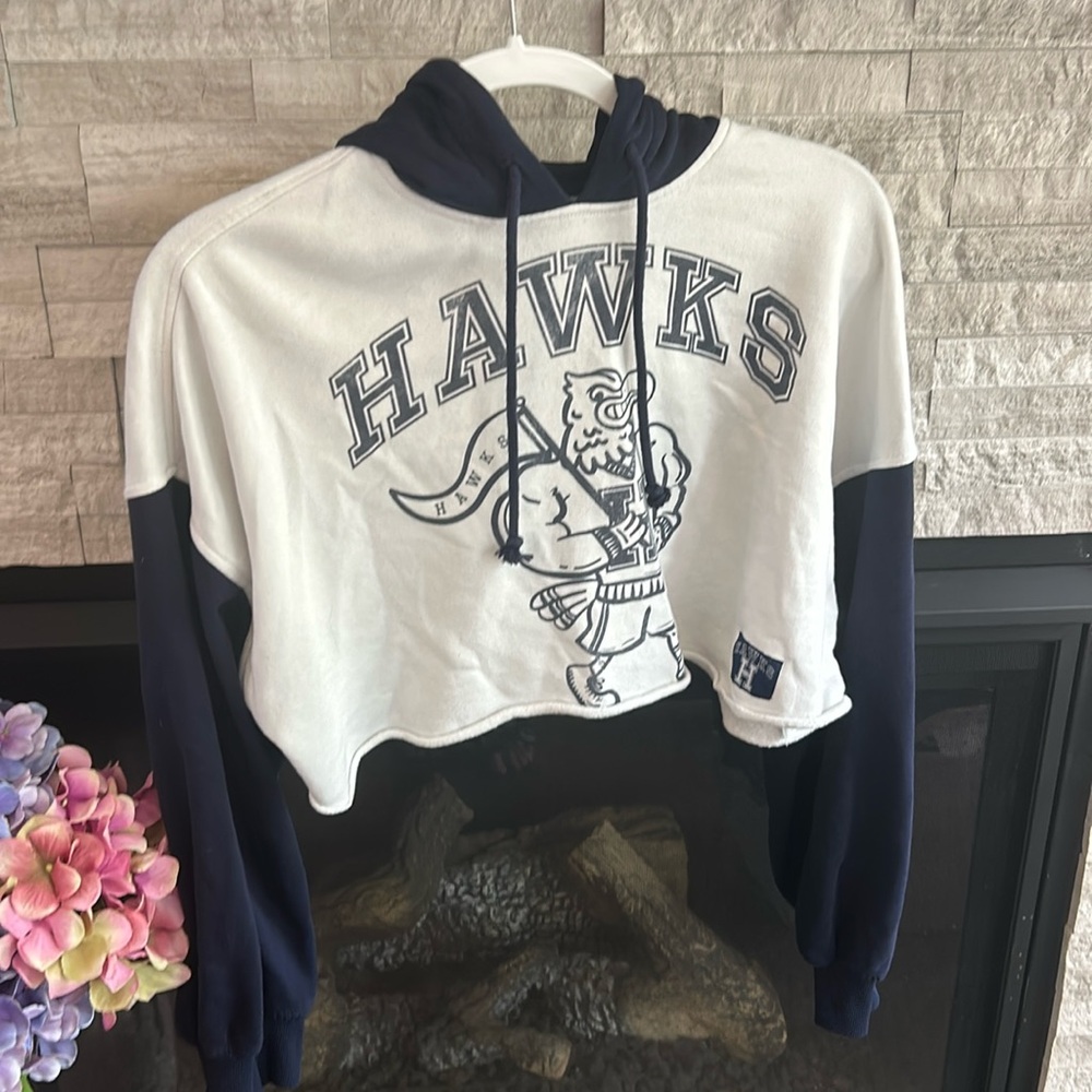 h&m hawks cropped hoodie, size small
